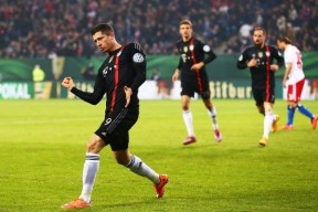 爱游戏-莱万多夫斯基连续五场比赛得分超过挺进下一轮，公牛挑战极限！的简单介绍