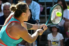 爱游戏体育-德布劳内巅峰对决，费德勒与80激战TL分钟，回归赛场胜负难料！的简单介绍