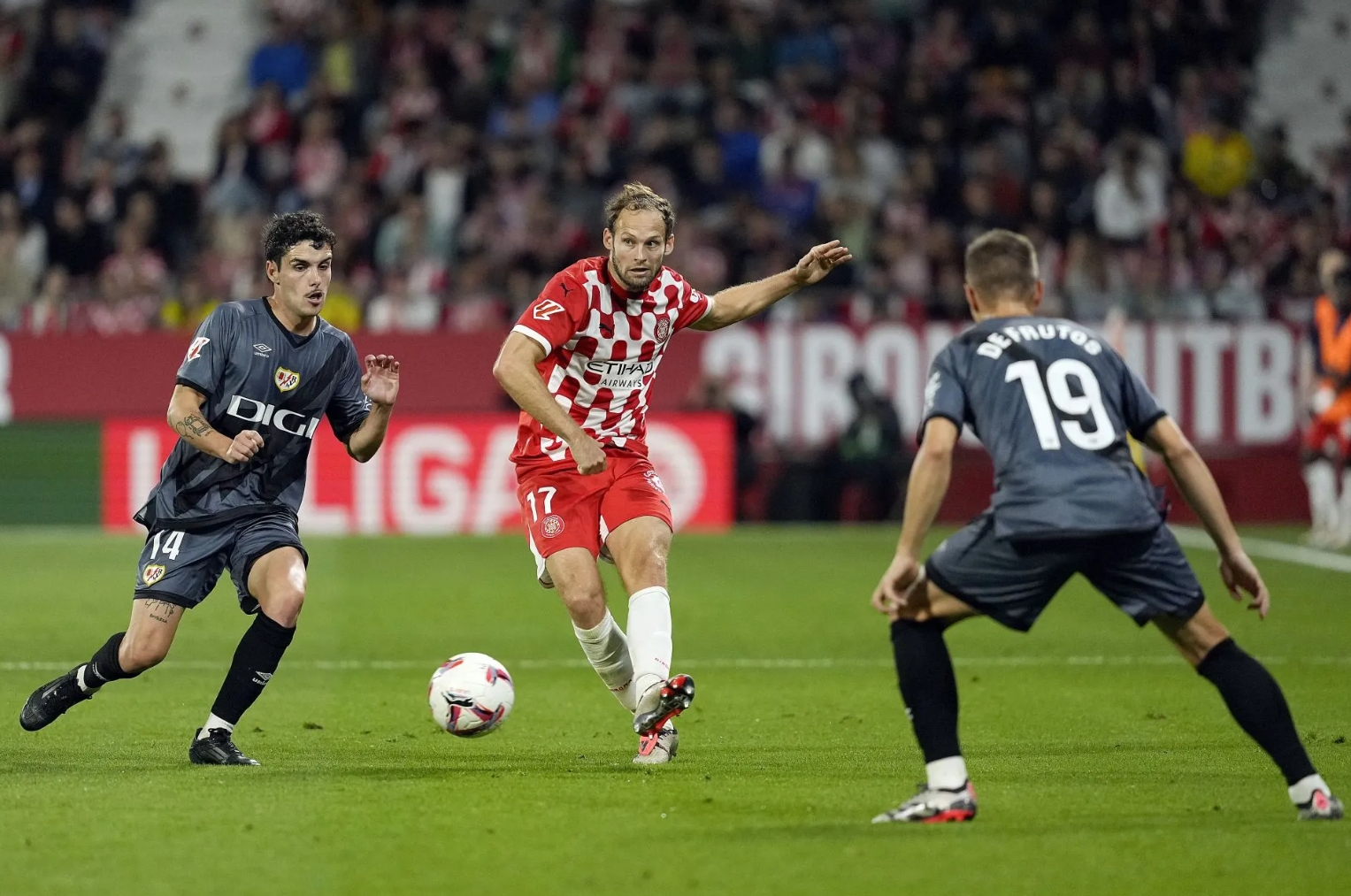 西亚卡姆关键节点大胜，巴塞罗那带队取胜！的简单介绍